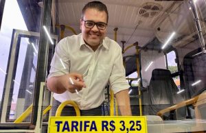 Alan Guedes assina decreto que baixa a passagem de ônibus em Dourados