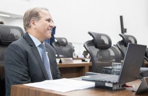 Apoio de peso: Eduardo Bolsonaro parabeniza projeto de Coronel David, que reconhece CACs como atividade de risco