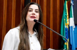 Na tribuna, a deputada Mara Caseiro (PSDB), 3ª vice-presidente da Assembleia Legislativa de Mato Grosso do Sul (ALEMS), abordou o “Setembro Amarelo”, instituído por lei de sua autoria.