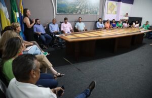 Câmara recebe diretores das Escolas Municipais para debater sobre condições de trabalho e valorização profissional