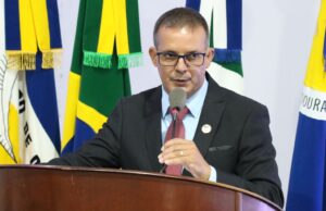 Em sessão, Inspetor Cabral cobra melhorias na infraestrutura e serviços públicos