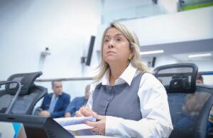 Lia Nogueira defende reposição urgente de servidores e reforça compromisso com a educação em Dourados