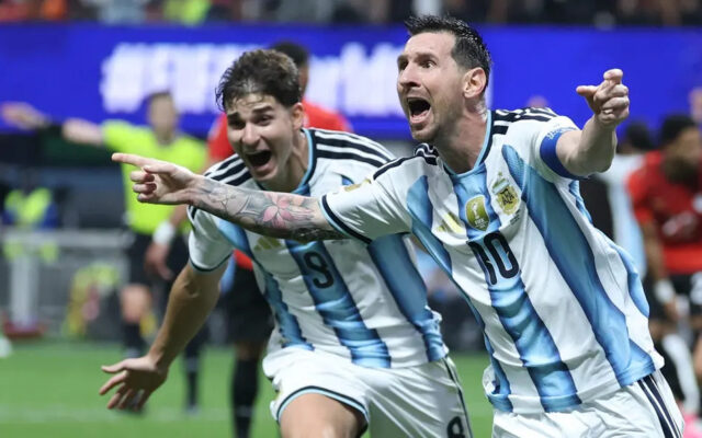 Lionel-Messi-comemora-gol-marcado-pela-Argentina-contra-o-Egito-na-Copa-do-Mundo-scaled-aspect-ratio