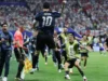 Lautaro marca no fim, Argentina vira sobre Inglaterra e vai à final da Copa