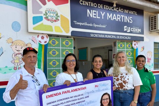 Gleice Jane entrega R$ 250 mil para educação de Coxim e articula novos investimentos para o Hospital Regional