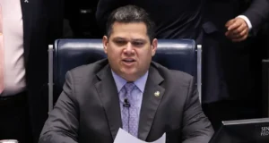 Governo pede a Alcolumbre que instale comissão sobre MP das Blusinhas