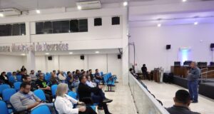 Prefeitura promove encontro orientativo com empresas para reforçar segurança e combater fios irregulares