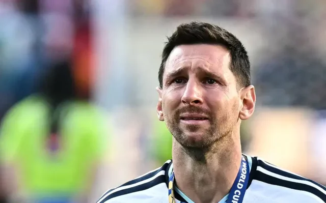 Messi-chora-apos-derrota-da-Argentina-para-a-Espanha-na-Copa-do-Mundo-scaled-aspect-ratio-512-320-1