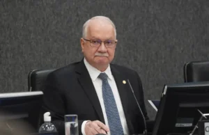 Fachin aguarda explicações de ministros para decidir sobre crise