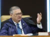 Dino e Zanin votam para julgar Moraes e Mendonça na mesma sessão