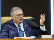 Dino e Zanin votam para julgar Moraes e Mendonça na mesma sessão