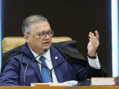 Dino e Zanin votam para julgar Moraes e Mendonça na mesma sessão