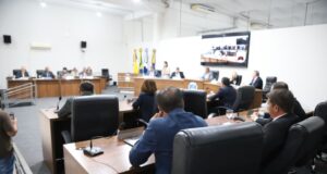 Câmara realiza duas sessões e aprova projetos em primeira e segunda votação