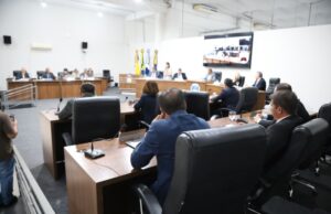 Câmara realiza duas sessões e aprova projetos em primeira e segunda votação