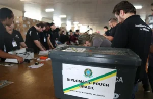 Quase 1 milhão de brasileiros no exterior poderão votar nas eleições