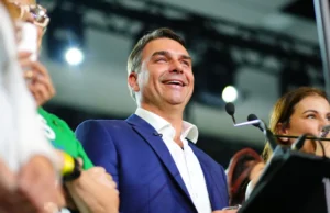 Flávio Bolsonaro confirma presença no debate da Band