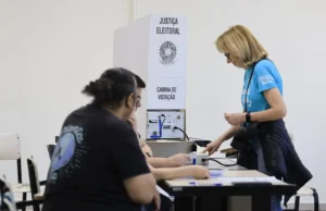 Cerca de 158,7 milhões de eleitores vão às urnas em todo o país