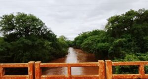 Defesa Civil vistoria nível do Rio Dourados em Itahum e orienta assentados do Amparo