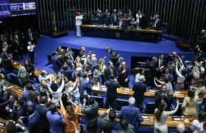 Senado aprova fim da escala 6×1 e redução da jornada de trabalho