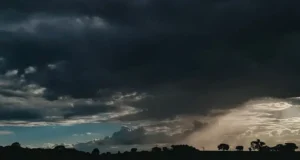 Inmet alerta para tempestades em toda a faixa leste do país